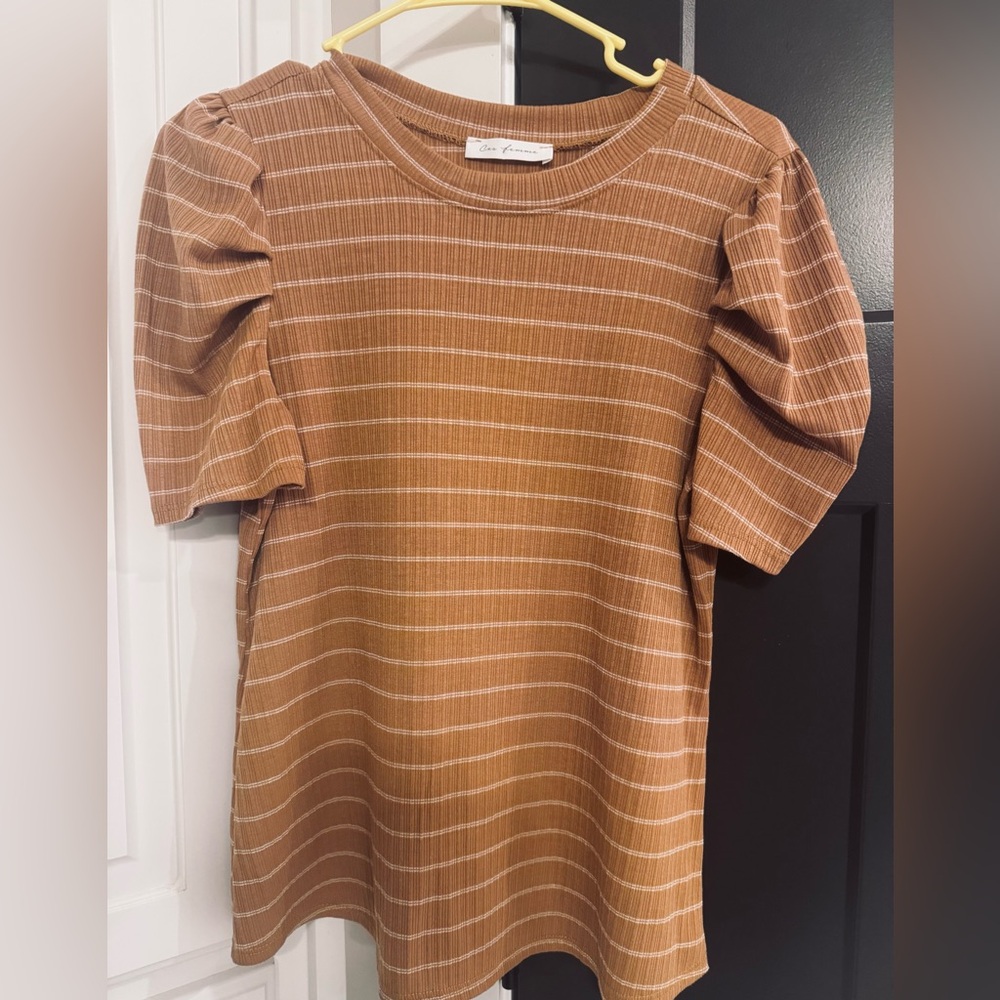 Ces Femme Fitted Puffed Sleeve Blouse